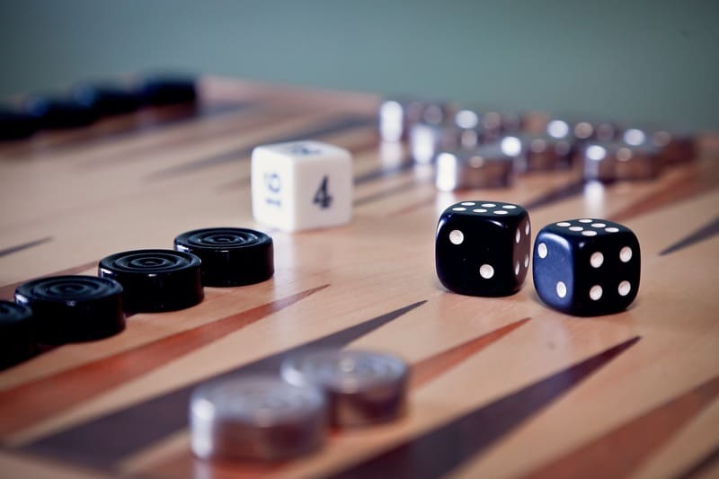 Jogo Gamão: Estratégias e Movimentos Vencedores